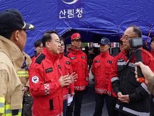 김인호 산림청장, 양양군 서면 산불 진화 대책 논의